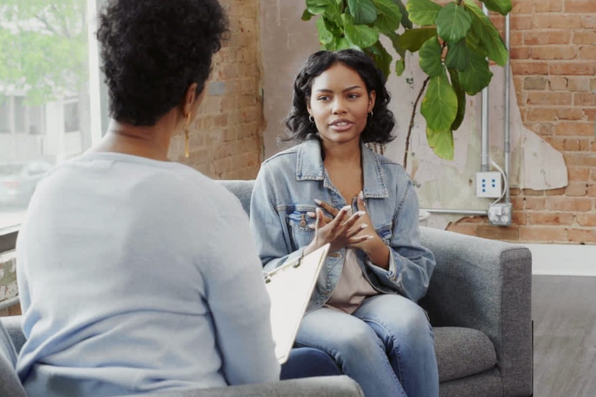 Age for Mental Health Treatment by State - 1200x800 A minor talking with a mental health professional about the age of consent